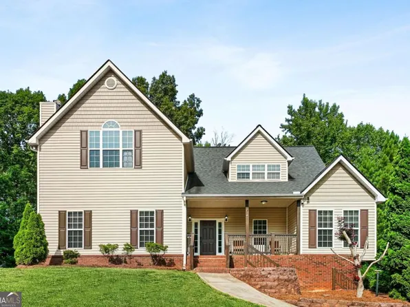 176 Oak Leaf Dr, Carrollton, GA 30116