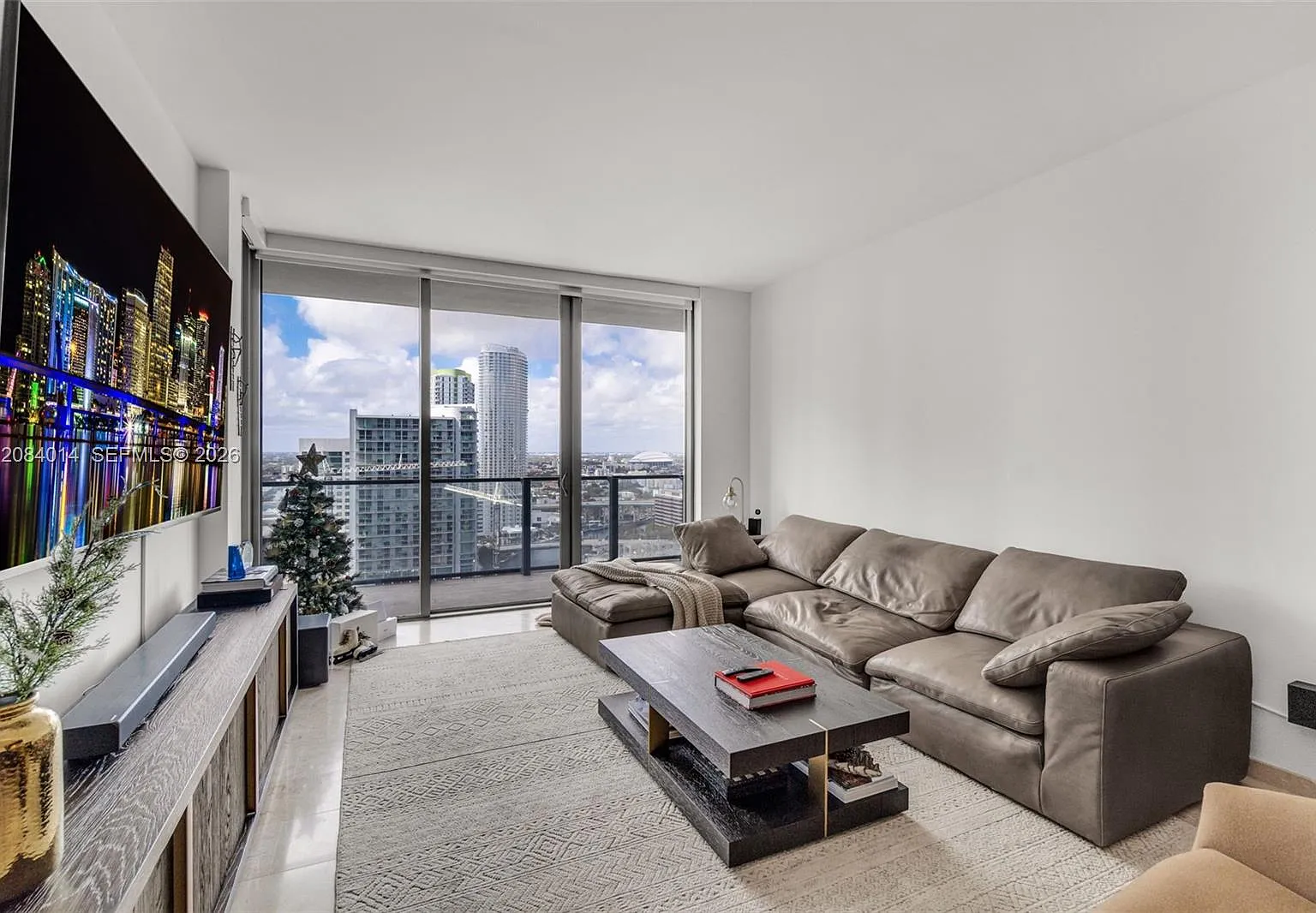 Reach Condo — Photo 4