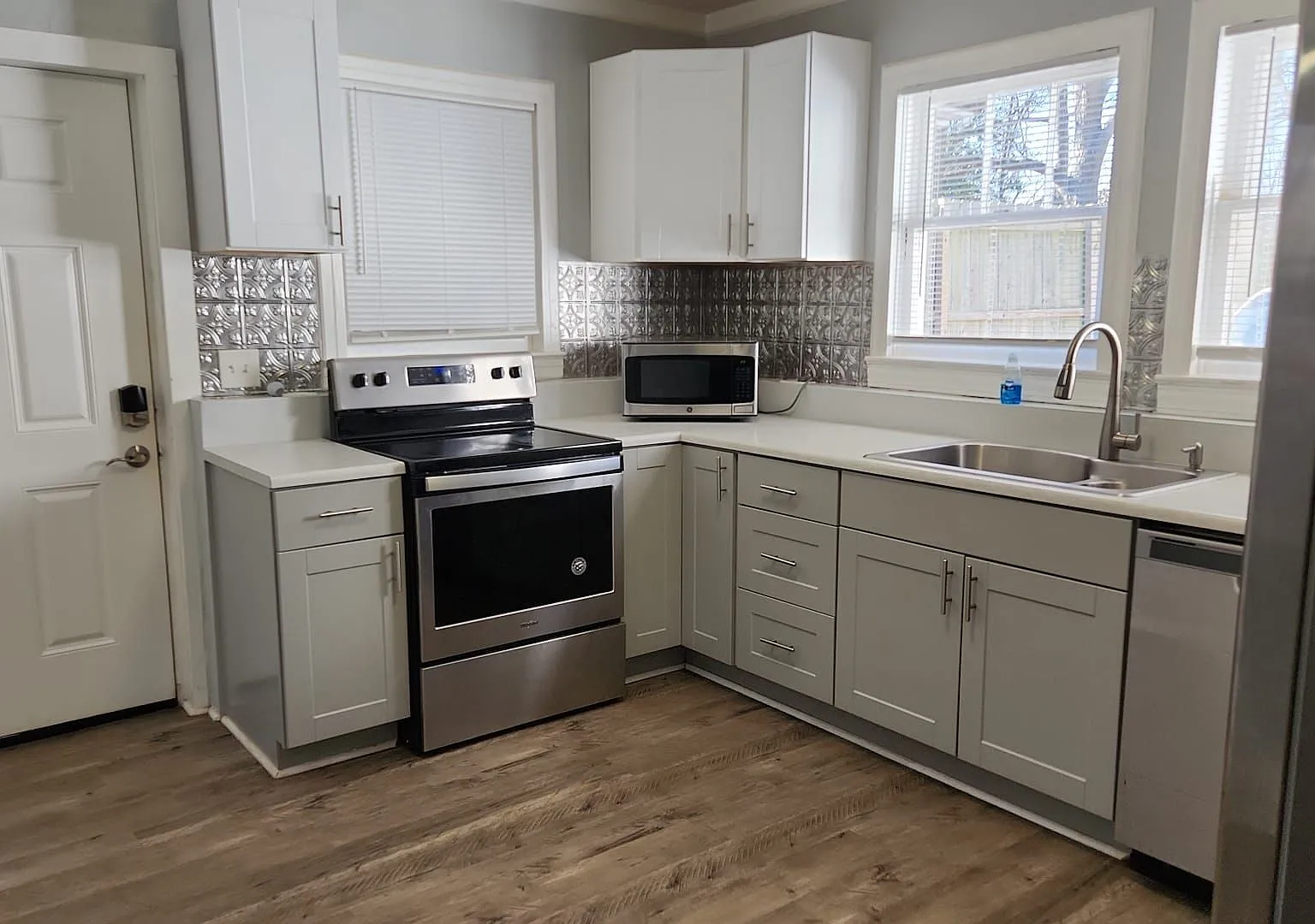 3 Keith Ave — Photo 1
