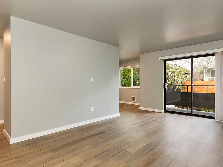 Eagle Court Apartments — Photo 5