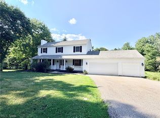 17610 Creekside Dr, Chagrin Falls, OH 44023