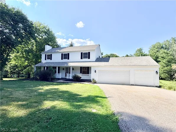 17610 Creekside Dr, Chagrin Falls, OH 44023