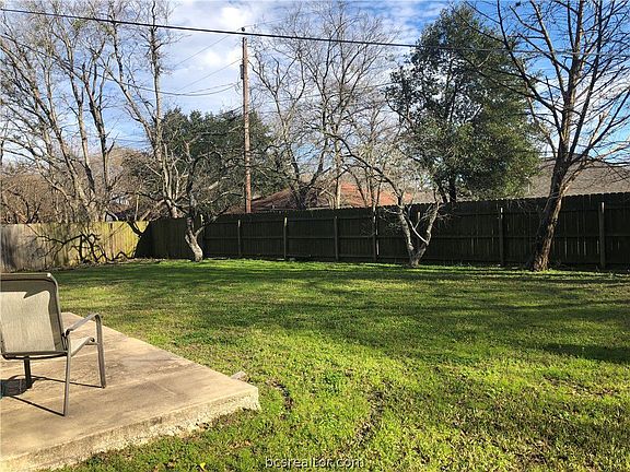 3rd image of 704 Chalet Ct