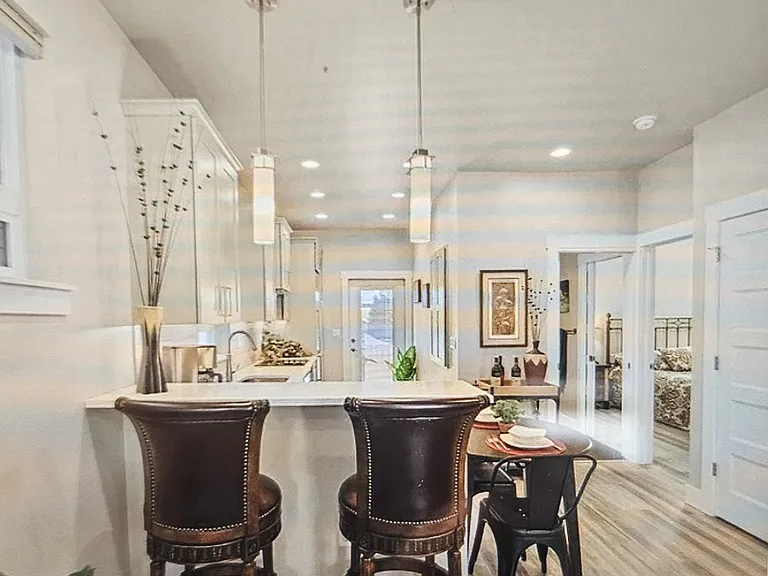 1718 N Solomon Ct — Photo 3