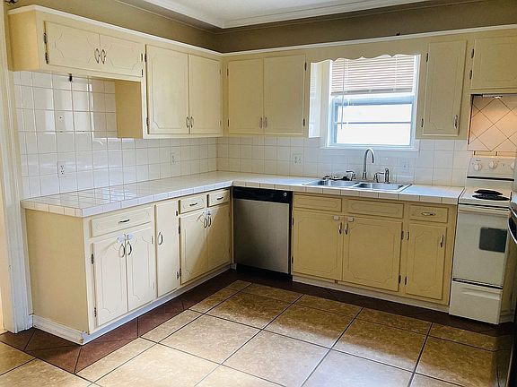 4th image of 207 E Circle Dr