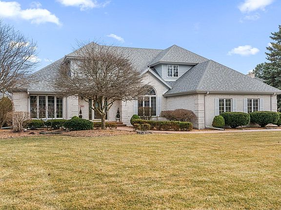 4th image of 943 Killarney Dr
