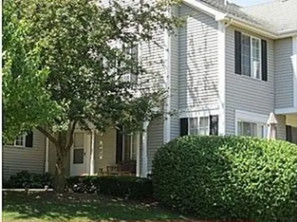 482 Lowell Dr, South Elgin, IL 60177