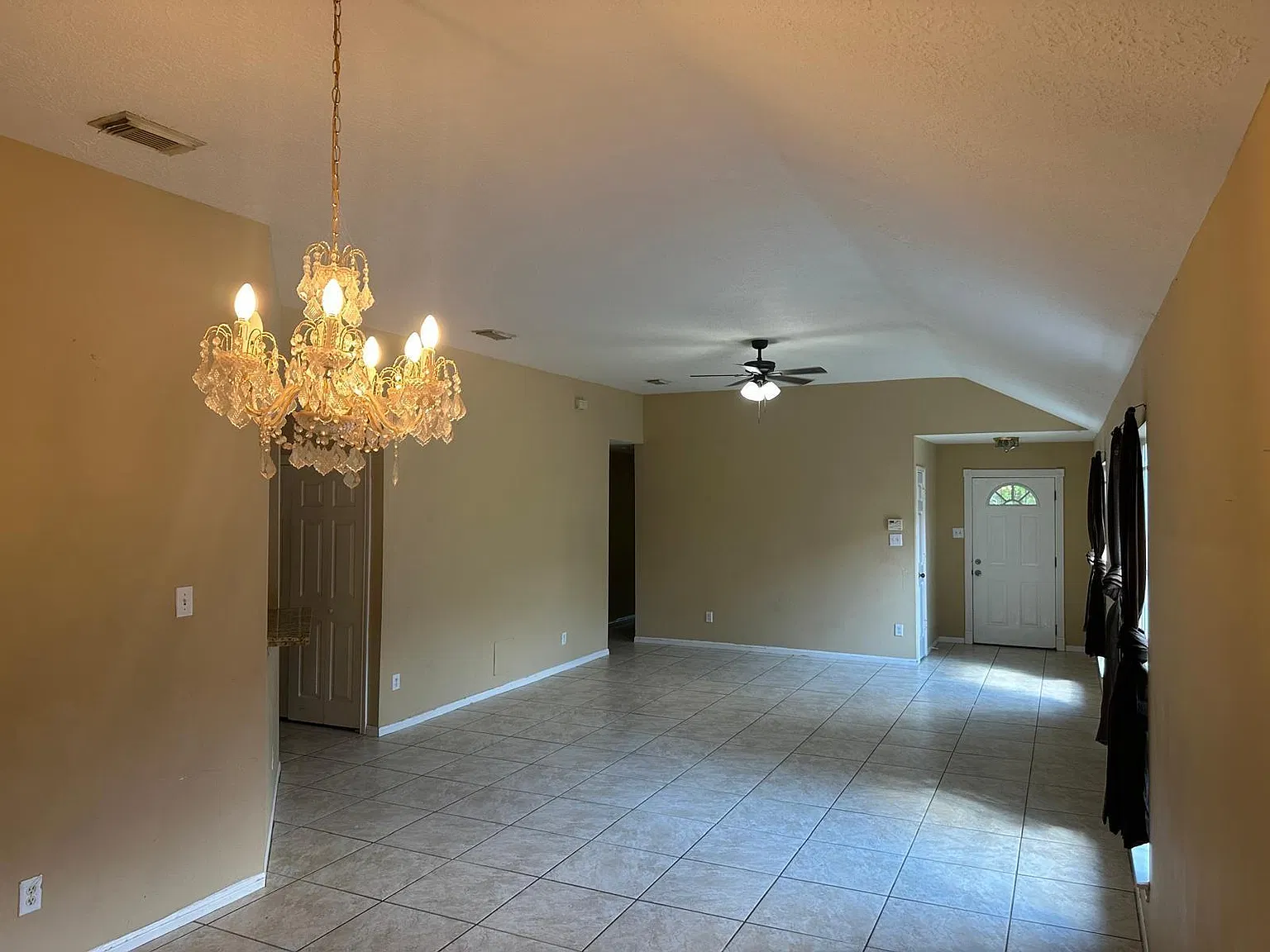 4 bed, 2.0 bath, 1812 sqft, $2,100 — Photo 3