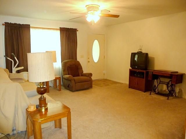 2nd image of 4634 Elmhurst Rd