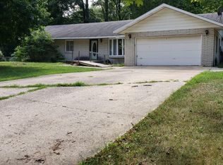 308 Edgemoor Dr, Michigan City, IN