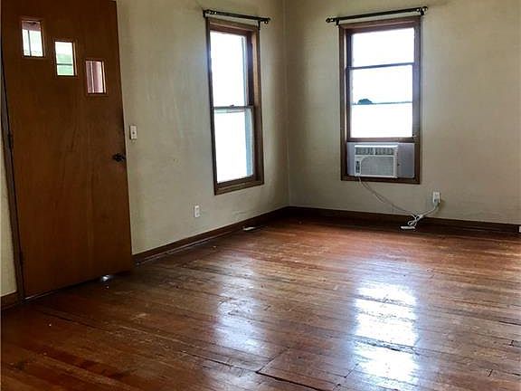 2nd image of 1002 E Main St