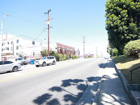 5th image of 5952 Melrose Ave APT 4