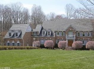 2802 Pine Hollow Rd, Oakton, VA 22124