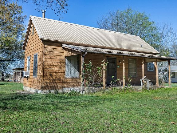 2nd image of 809 Main St