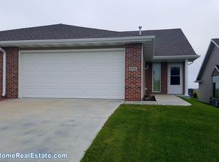 8936 Broken Spoke Dr, Lincoln, NE 68507