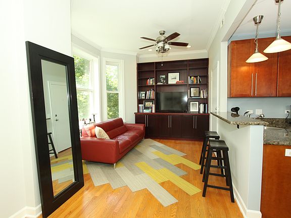 4th image of 1549 N Bell Ave #3R