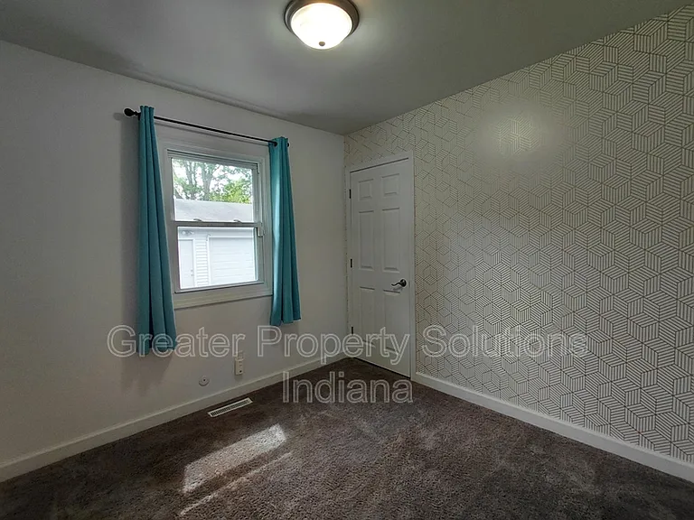 1932 S Park Ave — Photo 6