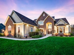 W172N7914 Shady Ln, Menomonee Falls, WI 53051