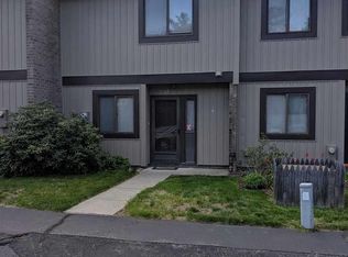 23 Point Of Woods Dr, Albany, NY 12203