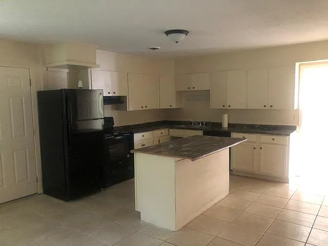 4 bed, 1758 sqft, $1,300 — Photo 4