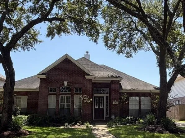 4907 Bend Ct, Sugar Land, TX 77478