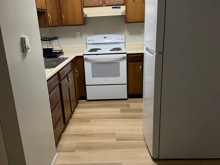 250 E Main St #6 — Photo 5