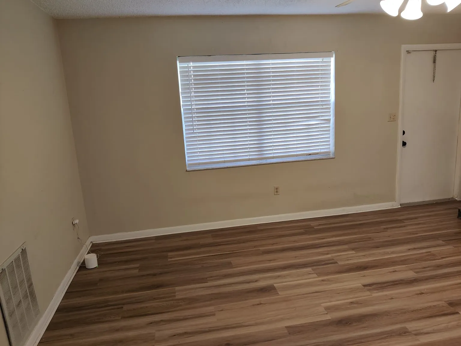 2 bed, 1000 sqft, $1,400 — Photo 3