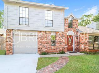 521 Foxfire Rd, Edmond, OK 73003