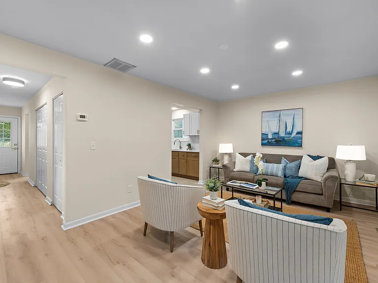 1512 Lincoln Rd — Photo 1
