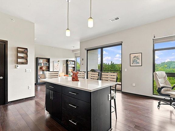 3rd image of 825 E Mifflin St #404