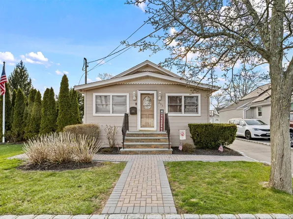 253 S 7th Street, Lindenhurst, NY 11757