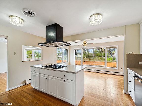 3rd image of 270 Silver Ln