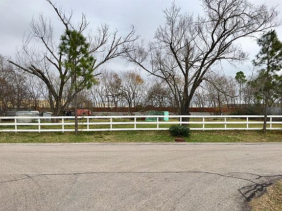 2nd image of 917 Santa Anna Ln