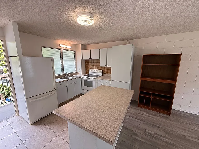 1099 Green St #309 — Photo 2