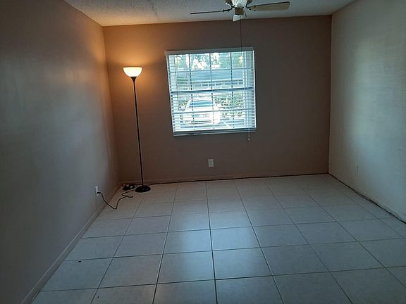 5th image of 501 SE 8th St APT 103