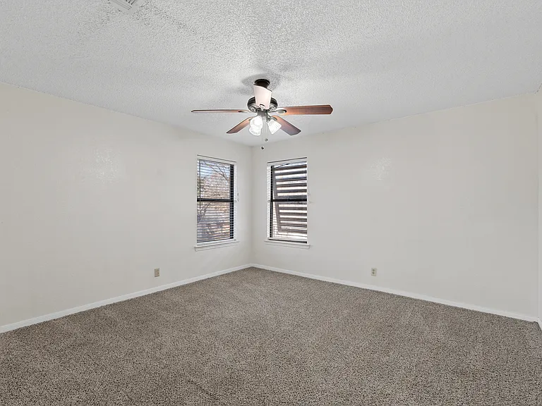9622 Oak Springs Dr — Photo 31
