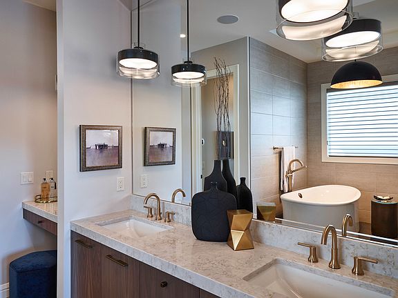 5th image of 110 Waters Edge Dr