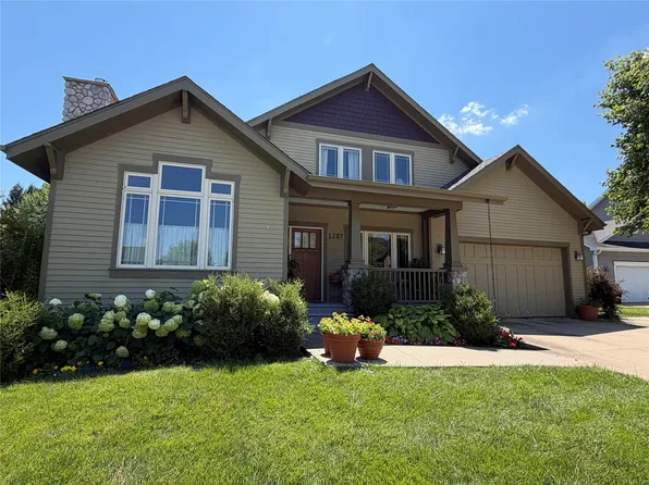 1207 Shadow Ln, Pella, IA 50219
