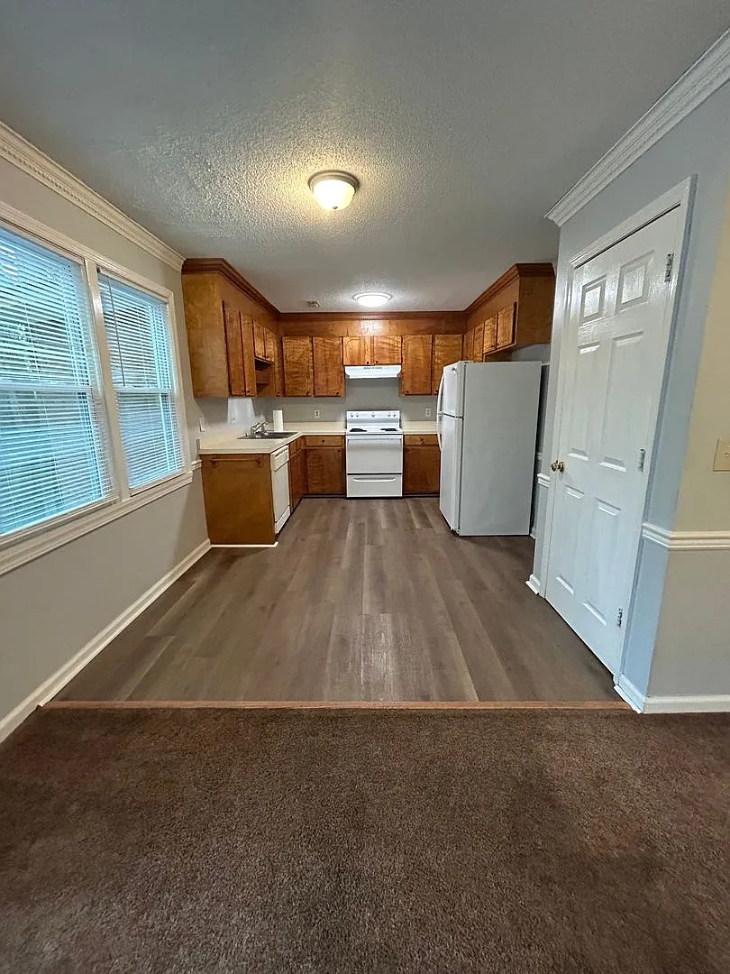 Spacious Townhouse Located In The Heart Of Irmo — Photo 3