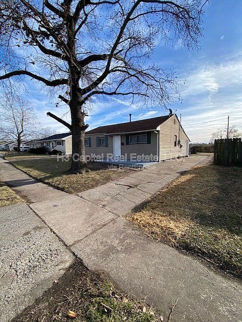 1st image of 8 Briarcliff Dr