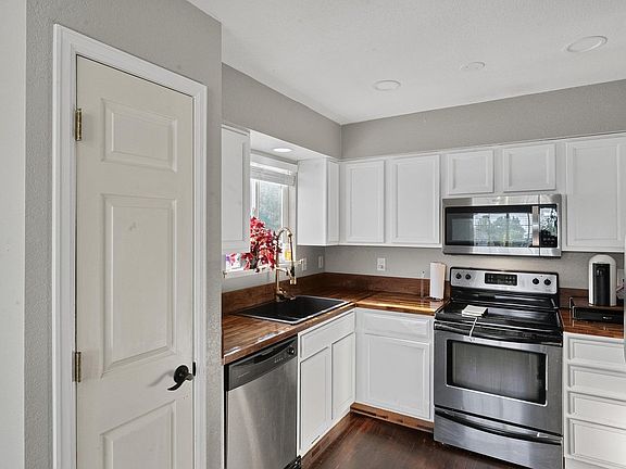 3rd image of 2929 Quail St