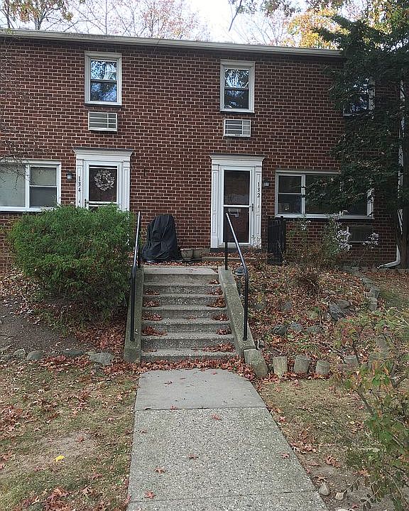 1st image of 132 Charter Cir