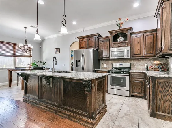 720 NE 23rd St, Moore, OK 73160