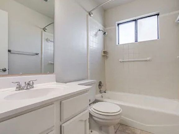 2nd image of 4715 Oakfield Way