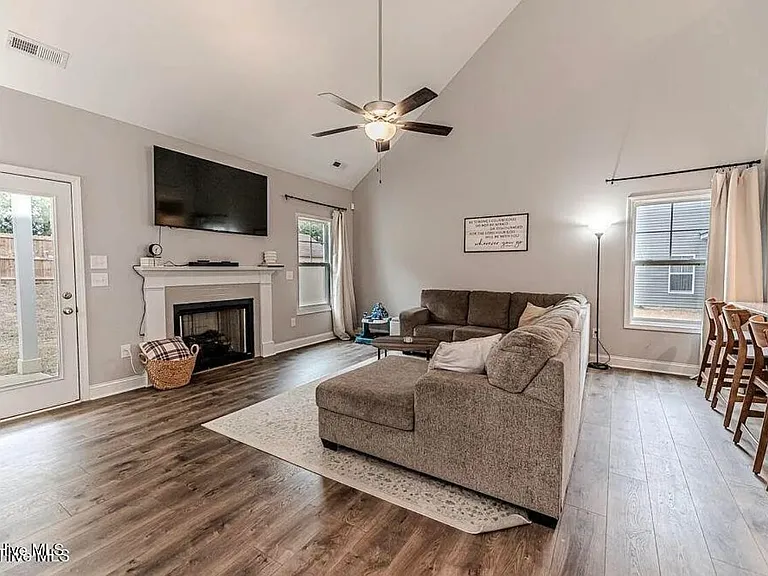 223 Burnside Dr — Photo 9