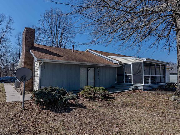 4th image of 449 Forest Dr