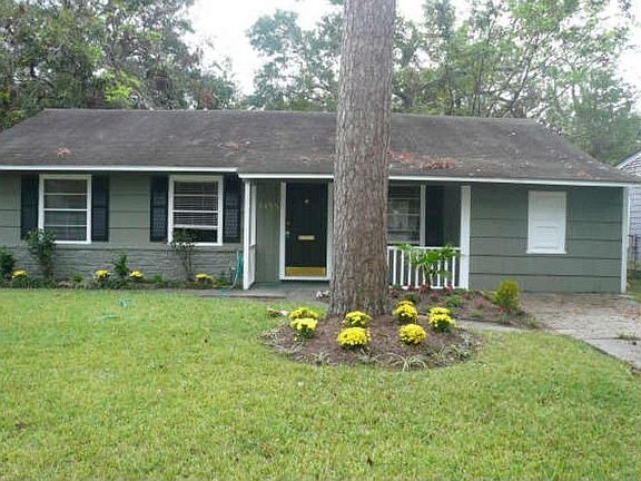 3rd image of 2211 Saxon Dr