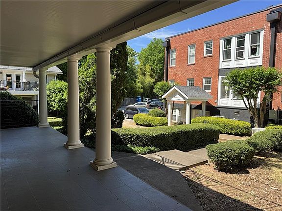 2nd image of 866 Briarcliff Rd NE APT B1