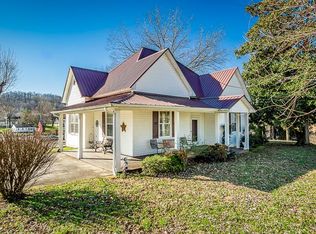 305 E University St, Livingston, TN 38570