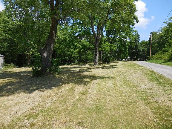 2nd image of 585 Stacy Cemetery Ln